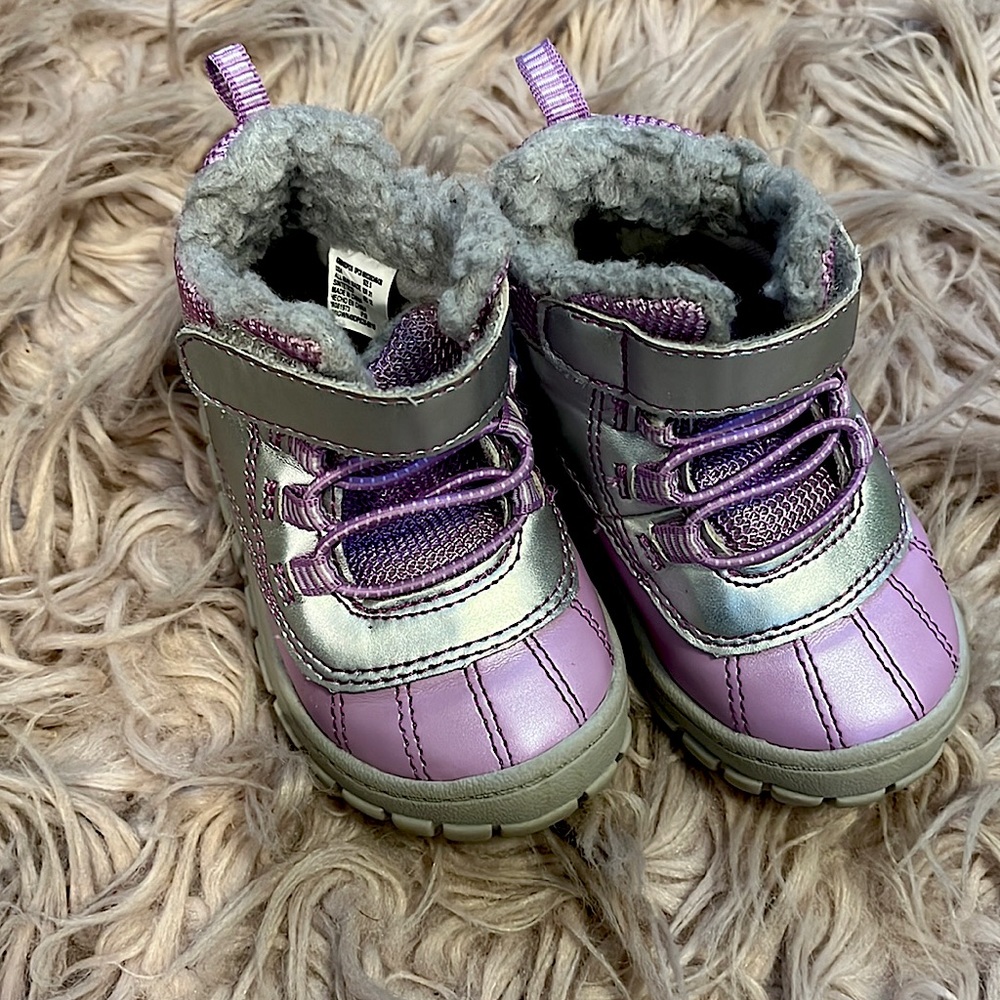 Size 5 kid’s snow shoes